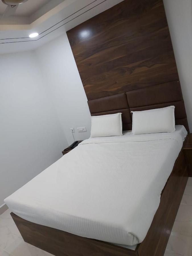 Hotel Sahasra Dla Varangal Kültér fotó