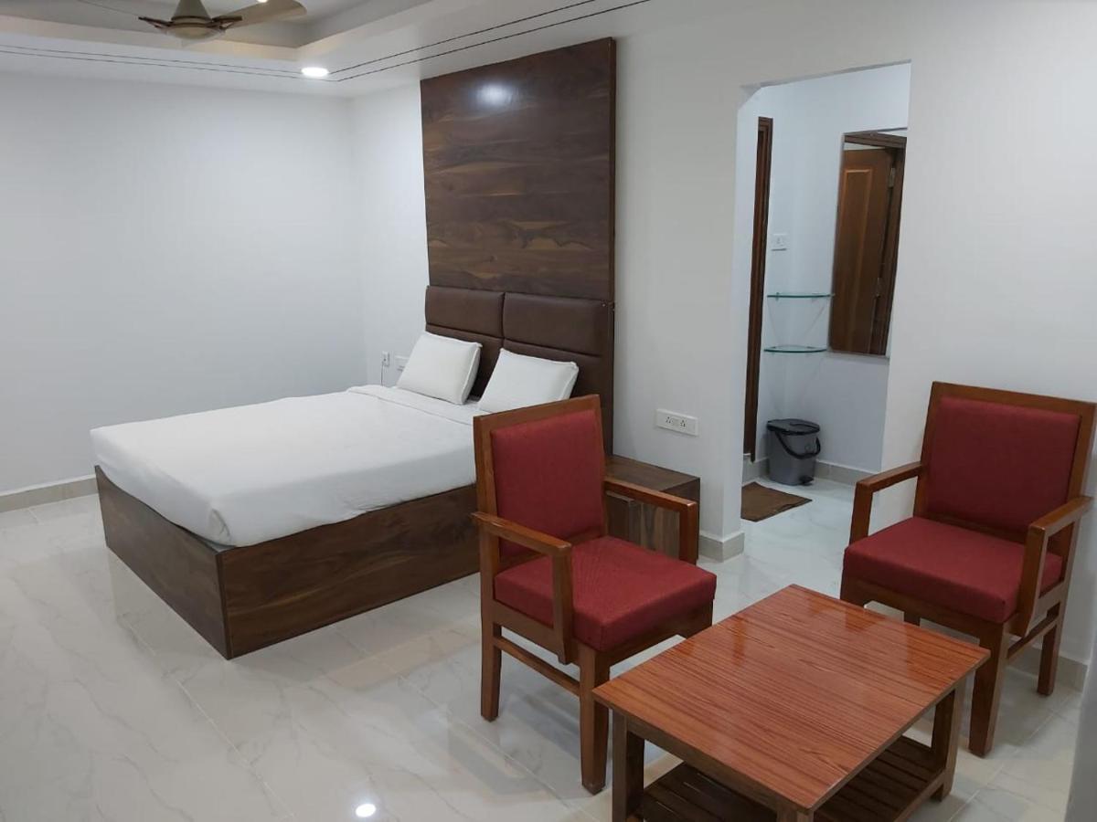 Hotel Sahasra Dla Varangal Kültér fotó